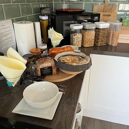 Private Room, Shared Bathroom With One Other, Tea And Coffee Making Facilities, Mini Fridge And Hairdryer, King Sized Bed With Help Yourself Continental Breakfast In Secluded Modern Property With Parking Bournemouth Bagian luar foto