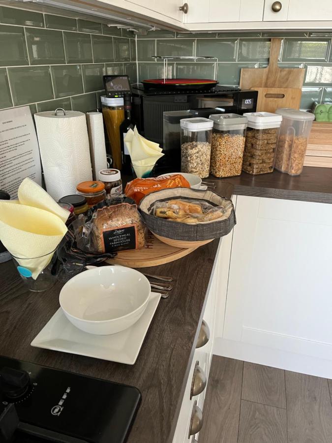 Private Room, Shared Bathroom With One Other, Tea And Coffee Making Facilities, Mini Fridge And Hairdryer, King Sized Bed With Help Yourself Continental Breakfast In Secluded Modern Property With Parking Bournemouth Bagian luar foto